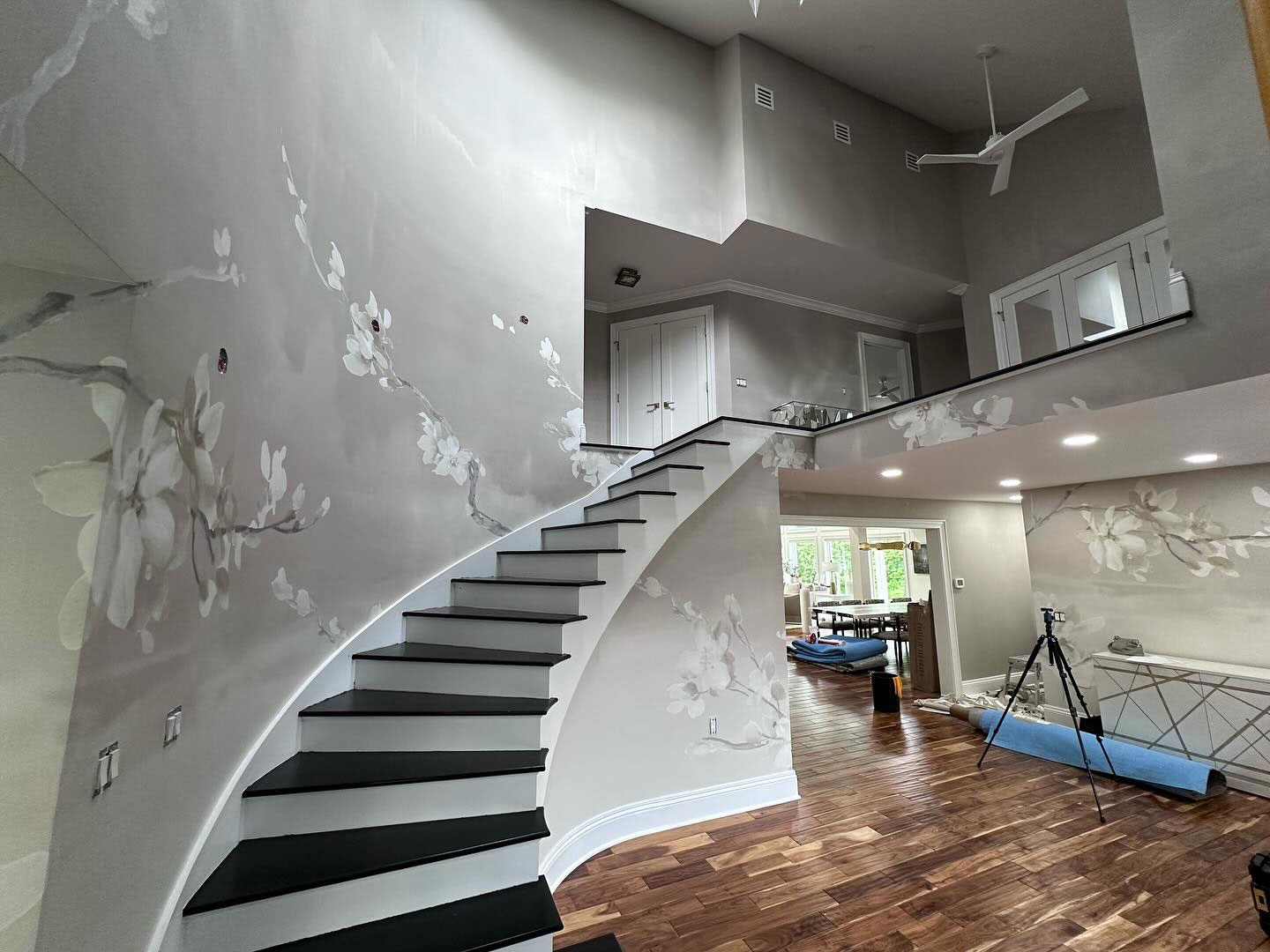 High-End Wallpaper vs. Paint: Why Luxury Wallcoverings Are Worth the Investment